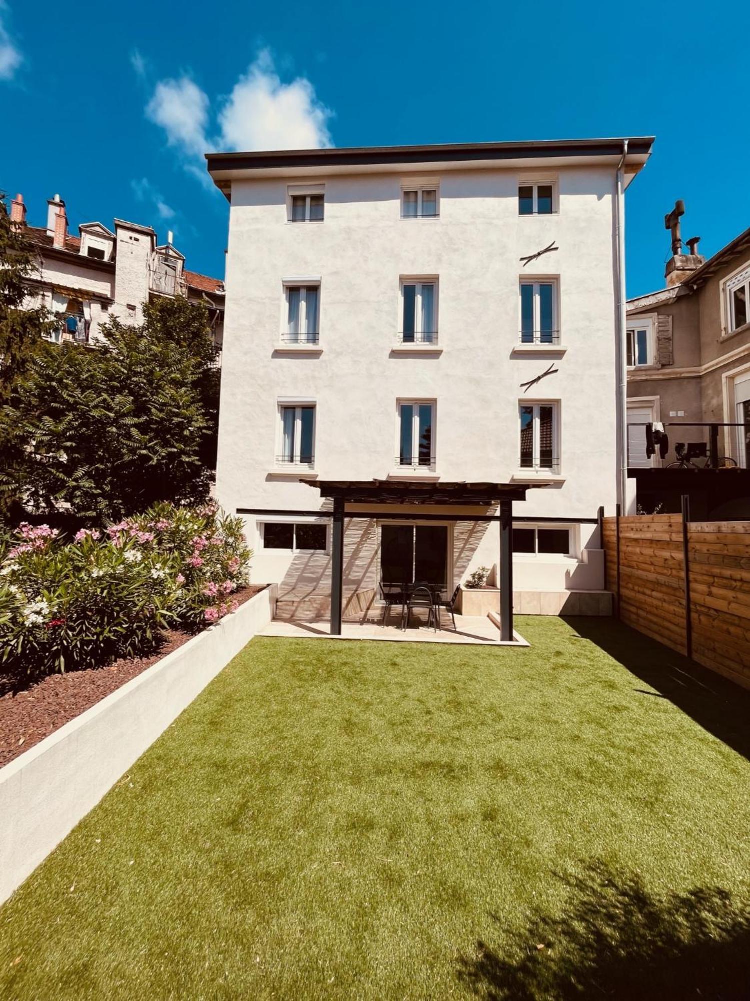 Proche Hopital, Jardin Privatif Apartment