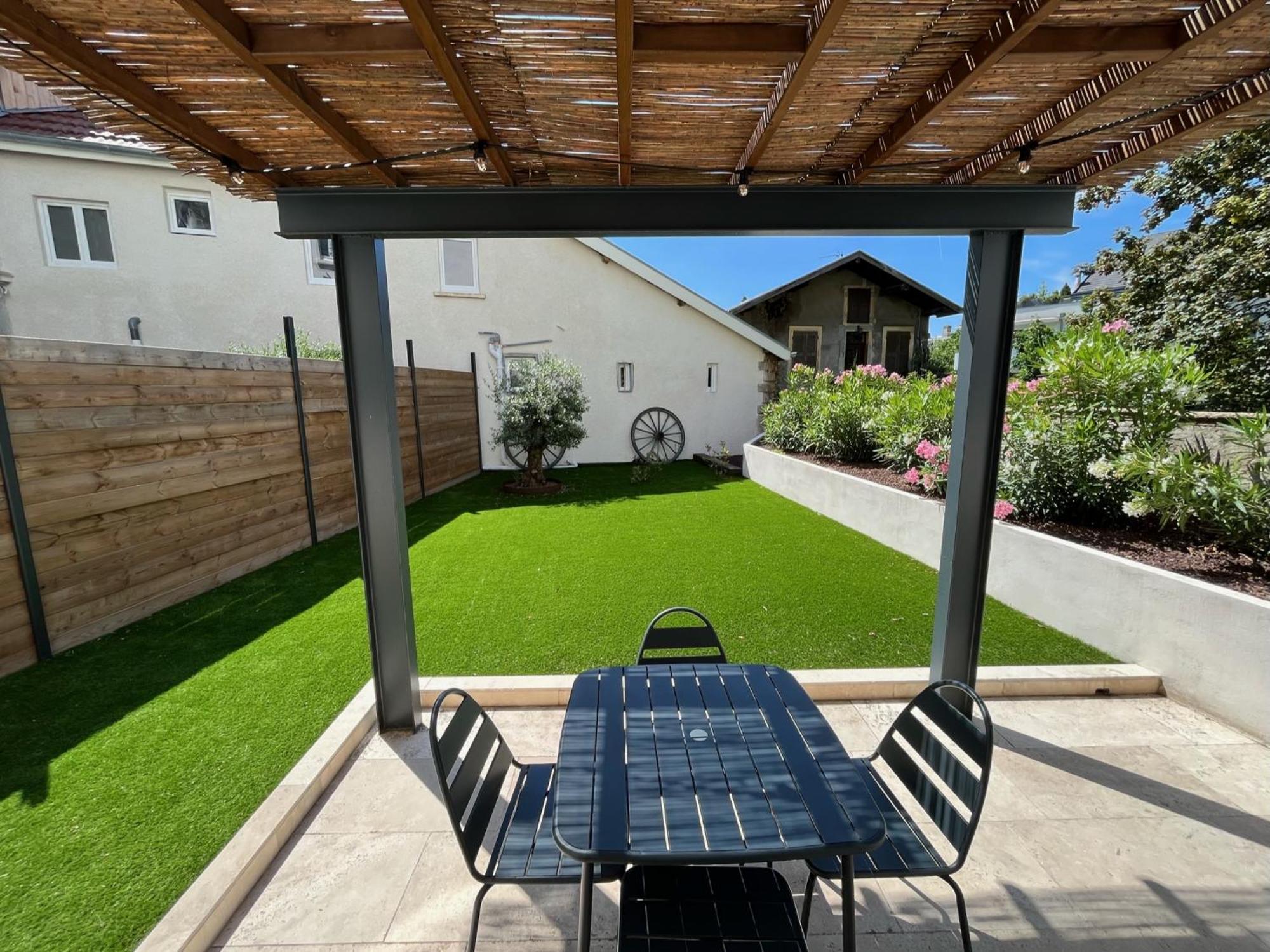 Proche Hopital, Jardin Privatif Apartment *