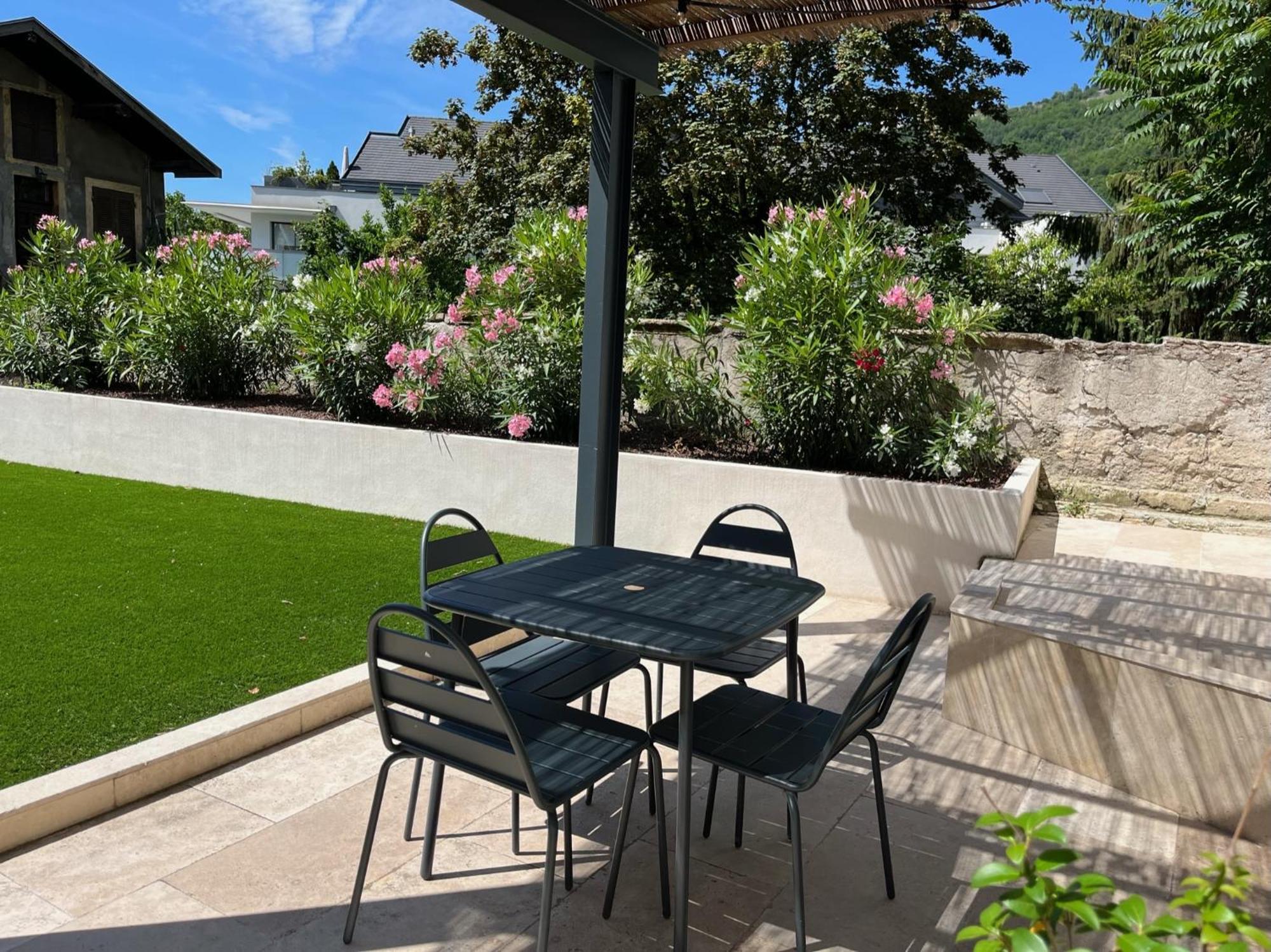 Proche Hopital, Jardin Privatif Apartment